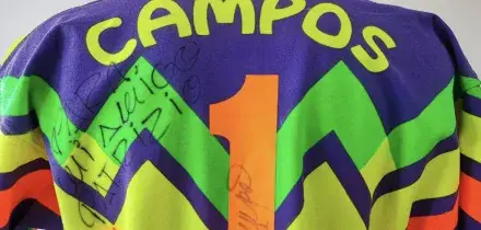 Le maglie del calcio diventano pezzi di storia: nasce la piazza dei collezionisti