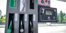 Carburanti, il caro-gasolio si mangia il taglio delle accise: diesel a 2,173 euro