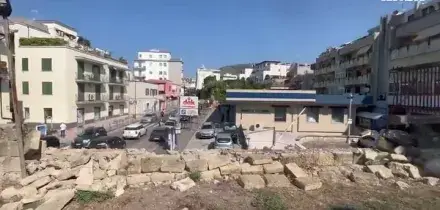 Pozzuoli dopo il sisma: crepe nelle case e porto chiuso