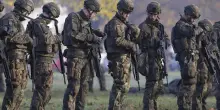 Germania, flop dell&rsquo;esercito volontario: 530 reclute su 20.000. Ora si valuta la leva