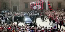 In migliaia per l&rsquo;ultimo saluto a Baresi