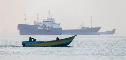 Hormuz, Trump alza la posta: &laquo;Nuovo territorio Usa&raquo;. Teheran replica: &laquo;Schizofrenia&raquo;