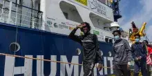 Una Ong tedesca ci rifila 73 migranti. La Svizzera vuole mandarceli in volo