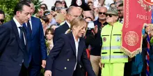 Meloni ad Amatrice, applausi e raccoglimento per le vittime