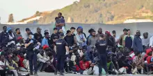 Com&rsquo;&egrave; umana la sinistra. S&aacute;nchez non d&agrave; l&rsquo;acqua agli immigrati assetati