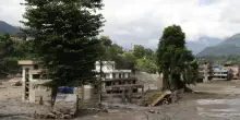 Nepal, la piena dal Tibet travolge case e strade: almeno 17 morti
