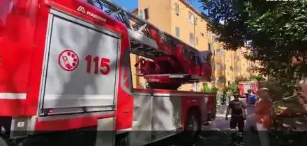 Esplosione in una palazzina a Perugia: due feriti e tetto crollato