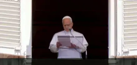 Il Papa: &laquo;Basta violenze in Ucraina e Russia, spazio alla diplomazia&raquo;