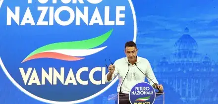 Vannacci presenta il suo programma. Meloni lo stronca: &laquo;Aiuta la sinistra&raquo;