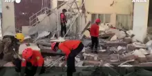 Terremoto in Indonesia, i morti sono almeno 20: si cercano superstiti