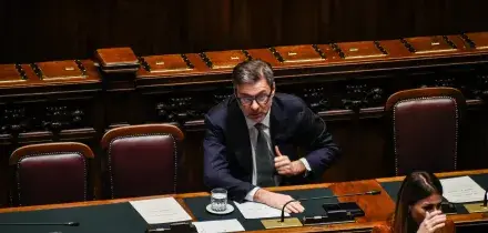 Giorgetti e le priorit&agrave; per la manovra: meno tasse al ceto medio e bollo auto strutturale