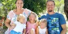 Gli assistenti sociali sbarrano casa ai bambini della famiglia nel bosco