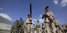 Gli Huthi controllano mezzo Mar Rosso. Trump per&ograve; decide di non attaccarli