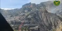 Incendio a Taormina, le immagini aeree del rogo