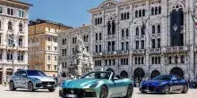 L&rsquo;ultimo &laquo;tridente&raquo; di Maserati sfila tra le curve e il mare di Trieste