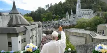 Papa Leone ridona dignit&agrave; ai malati e demolisce le leggi sul fine vita