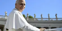 Archiviato il &laquo;grillismo&raquo; di Bergoglio. Leone cancella l&rsquo;austerity in Vaticano