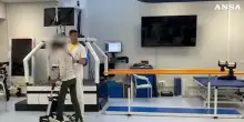Tornano a camminare quattro pazienti con lesioni al midollo: la tecnica nata in Italia
