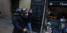 Un semplice intervento legislativo e chi mena gli agenti rimarr&agrave; in cella