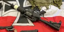 Svastiche, bombe e idee di attentati. Fermata la rete di baby suprematisti