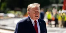 Trump: &laquo;Colpiremo duro l&rsquo;Iran&raquo;. E da Teheran ripartono i missili