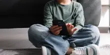 Bruxelles vuole salvare i nostri figli (solo) dai social. Divieto per gli under 13