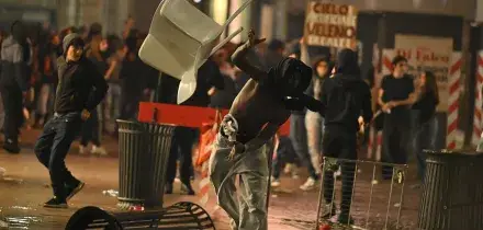 I maranza saccheggiano Milano. Il governo usi il pugno di ferro