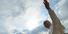 Il Papa entra in ospedale per operarsi per&ograve; conferma il viaggio in Sudamerica