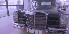 Vaticano, ai Musei Vaticani la mostra Mercedes-Benz dedicata a un secolo di Papamobile