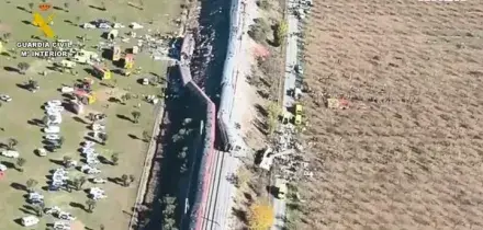Spagna, scontro tra due treni: le immagini aeree della Guardia Civil