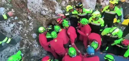 Sardegna, liberato lo speleologo intrappolato in grotta: &egrave; cosciente
