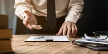 Lavoro nei giorni festivi, quando &egrave; obbligatorio e cosa rischia chi rifiuta