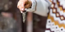 Regalare casa a un figlio senza notaio e tasse, ecco come fare