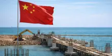 La Cina sfida la natura costruendo il pi&ugrave; grande aeroporto sull'acqua del mondo