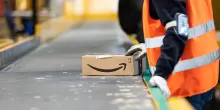 Per la prima volta dopo 13 anni Amazon supera Walmart. Ricavi per $716,9 miliardi