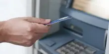 Perch&eacute; non dovresti mai prelevare soldi al bancomat dopo le 22:00