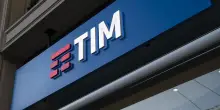 Azioni TIM-Telecom Italia volano a Piazza Affari dopo blitz OPAS. Affondano i titoli di Poste Italiane