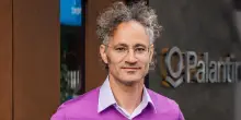 Lavoratori manuali e neurodivergenti. Ecco chi sopravvivr&agrave; all'era dell'AI, secondo il CEO di Palantir