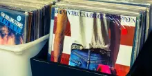 Gli italiani investono 57 euro al mese nella musica. Il dato che sta trainando un intero mercato