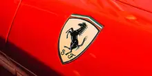 Mettono in vendita una Ferrari fiammante, ma in realt&agrave; &egrave; una Toyota. L'incredibile truffa sventata