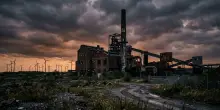 Trump ride mentre la Germania chiude fabbriche. Ecco perch&eacute; l'energia verde &egrave; una truffa
