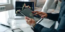 Come gli investitori distruggono il proprio capitale senza accorgersene (e perch&eacute; i grandi investitori pagano il 26% molte meno volte)