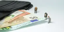 Meno spese e pi&ugrave; risparmi. Perch&eacute; la nuova crisi spaventa i giovani ma non gli anziani