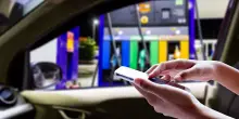 La benzina costa troppo? Ecco 4 app che possono farci risparmiare centinaia di euro