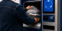 Soldi in cambio di vecchi vestiti. Ecco come come funzionano le nuove regole UE
