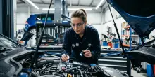Nuova revisione auto UE. Cosa cambia tra regole stringenti e possibili costi pi&ugrave; alti