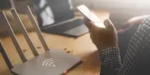 Migliora la velocit&agrave; della tua connessione internet in un minuto applicando questo trucco al tuo router
