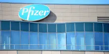 Pfizer si allea alla Cina per lo sviluppo di un farmaco antitumorale. Operazione da 10,5 miliardi di dollari
