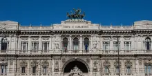 Si ammala perch&eacute; lavora troppo, ora il datore di lavoro deve risarcirlo. Lo dice la Cassazione