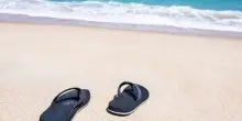 Sai che se ti fai male in spiaggia hai diritto al risarcimento? Ecco quando e chi deve pagare